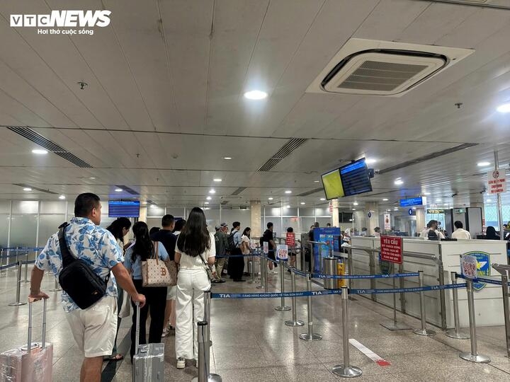 passenger traffic at tan son nhat airport exceeds forecasts ahead of tet picture 10