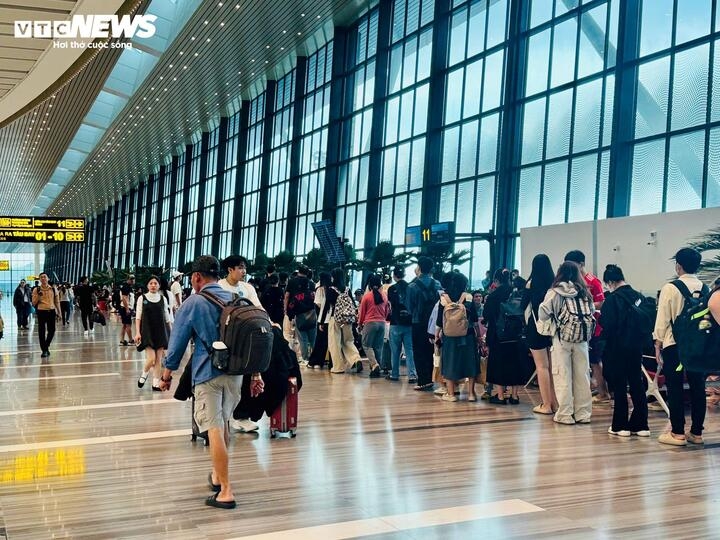 passenger traffic at tan son nhat airport exceeds forecasts ahead of tet picture 12