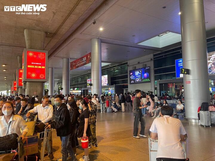 passenger traffic at tan son nhat airport exceeds forecasts ahead of tet picture 15