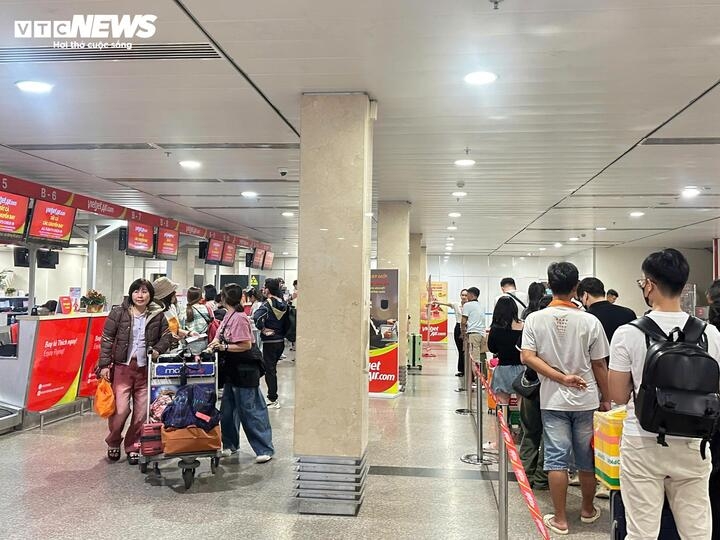 passenger traffic at tan son nhat airport exceeds forecasts ahead of tet picture 2