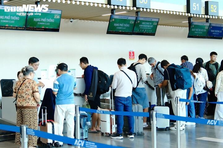passenger traffic at tan son nhat airport exceeds forecasts ahead of tet picture 4