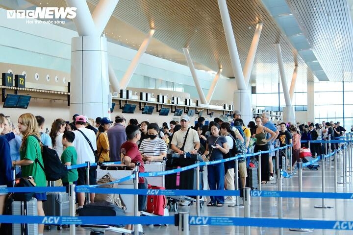 passenger traffic at tan son nhat airport exceeds forecasts ahead of tet picture 6
