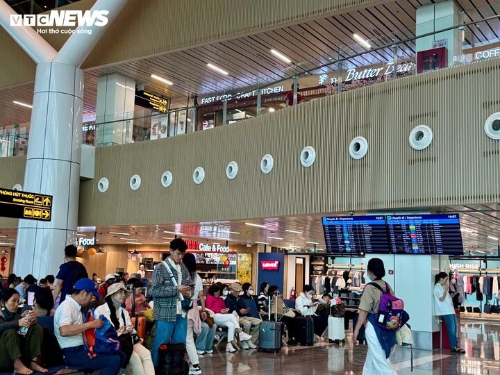 passenger traffic at tan son nhat airport exceeds forecasts ahead of tet picture 8