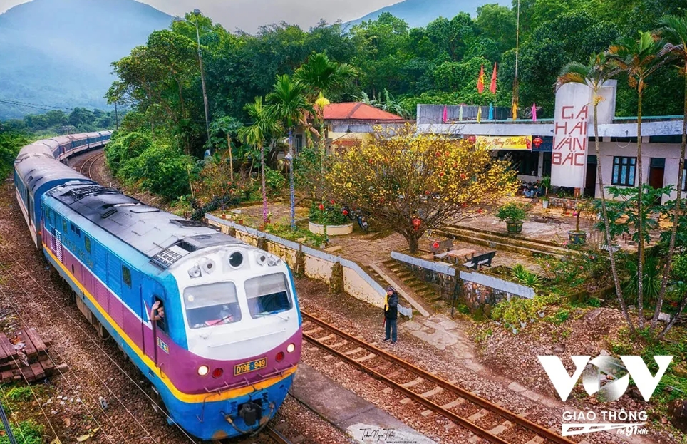 Hết Tết: Quay về thành phố, cần lưu ý gì khi đi tàu hỏa?