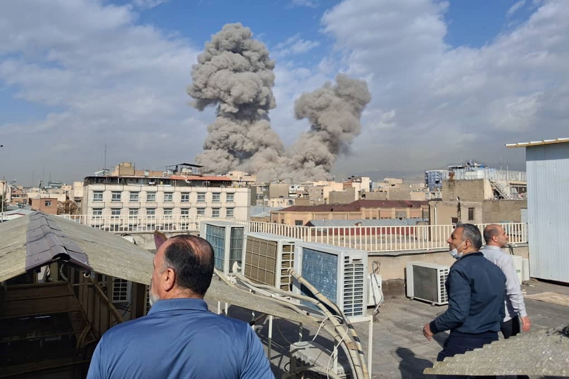 bo ngoai giao khuyen cao cong dan viet nam khong den iran, israel thoi diem nay hinh anh 1