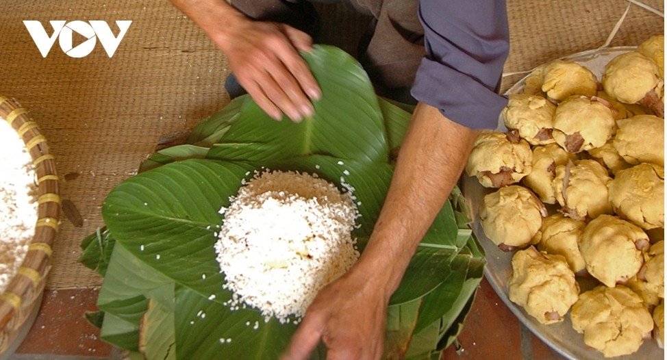 tranh khuc banh chung village gears up for tet picture 13