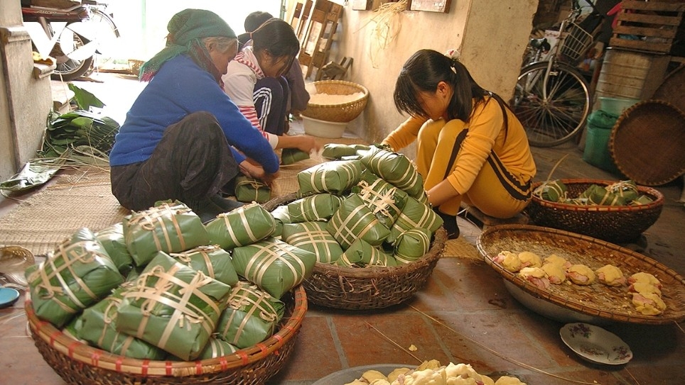 tranh khuc banh chung village gears up for tet picture 4