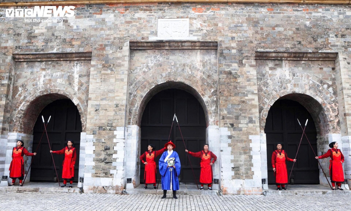 royal tet celebration re-enacted at thang long imperial citadel picture 14