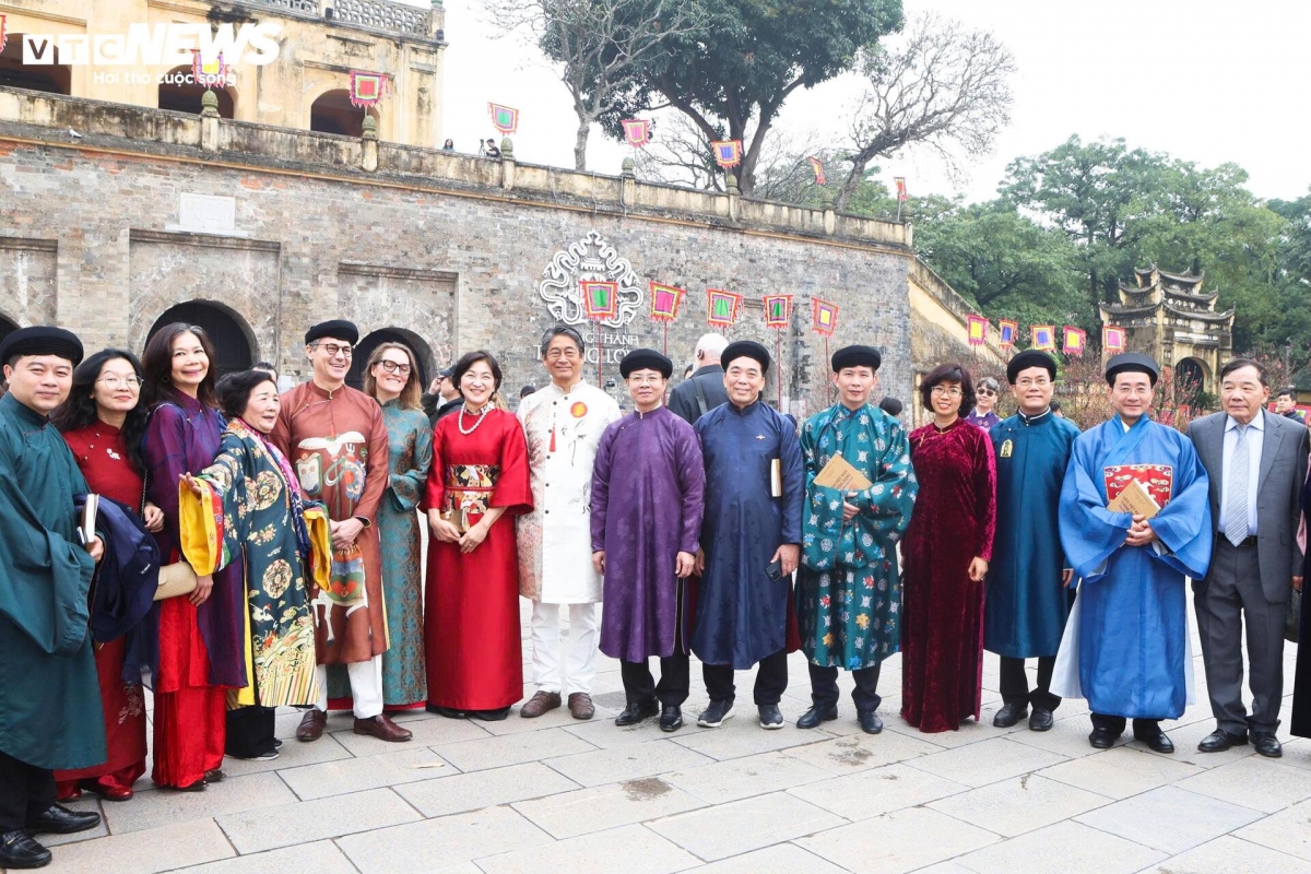 royal tet celebration re-enacted at thang long imperial citadel picture 8