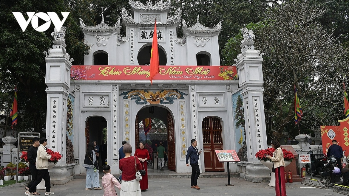 no nuc du xuan, don tet tai cac diem den du lich trong ca nuoc hinh anh 4