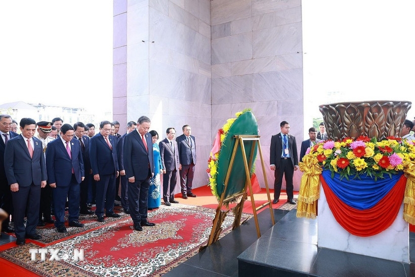 vietnamese party leader lays wreaths at several monuments in phnom penh picture 1