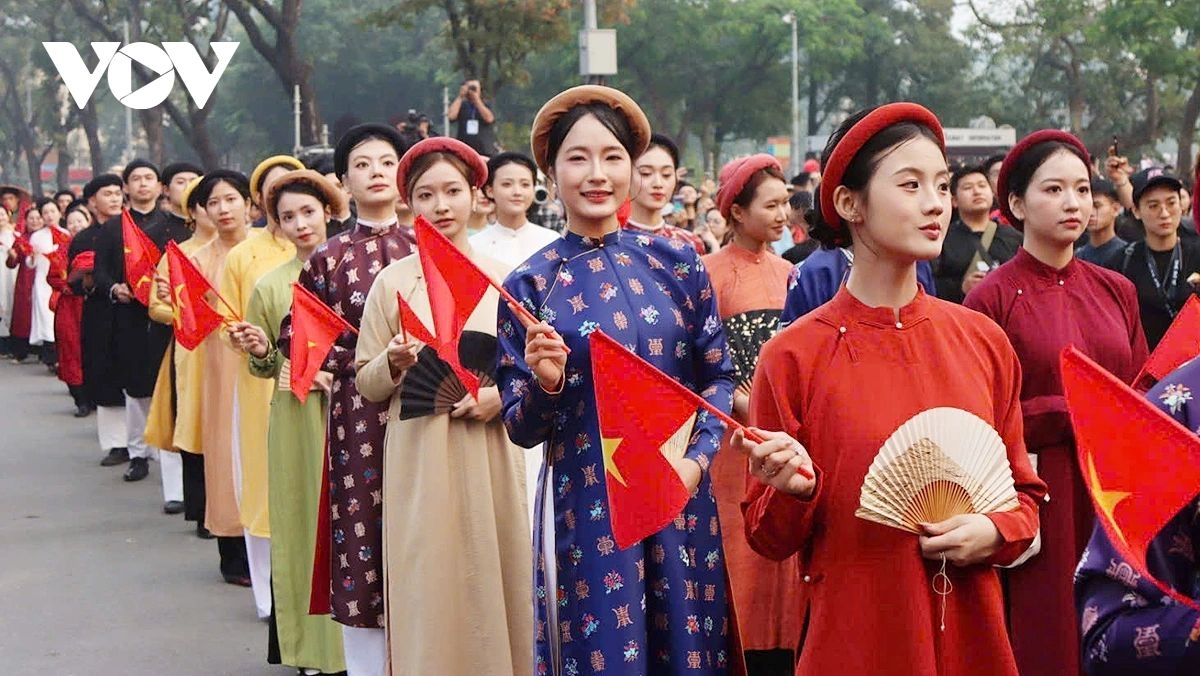 traditional attire finds new life in modern cultural landscape picture 2