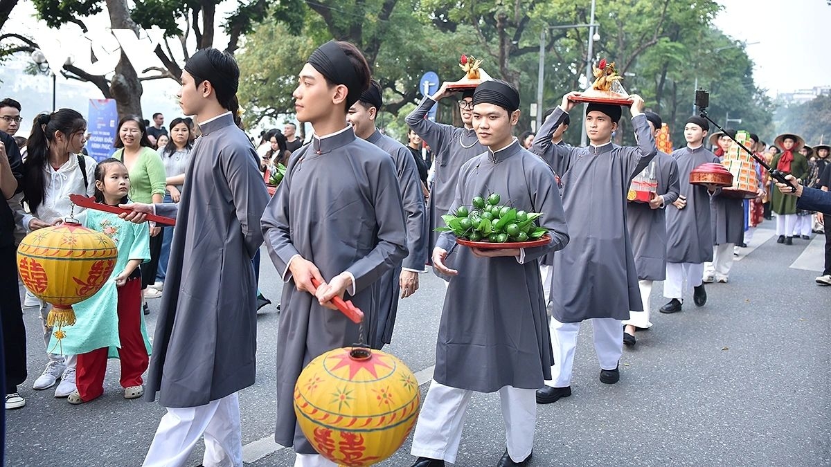 traditional attire finds new life in modern cultural landscape picture 3