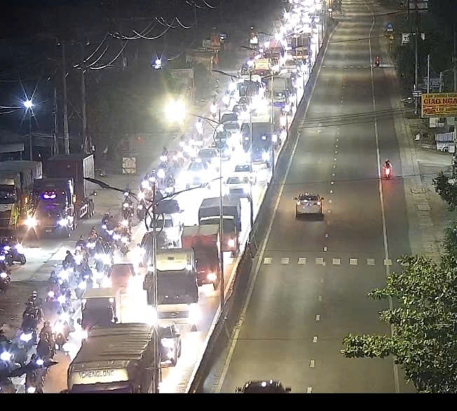 Kẹt xe ở Đồng Tháp do người dân từ quê lên Thành phố Hồ Chí Minh tăng cao