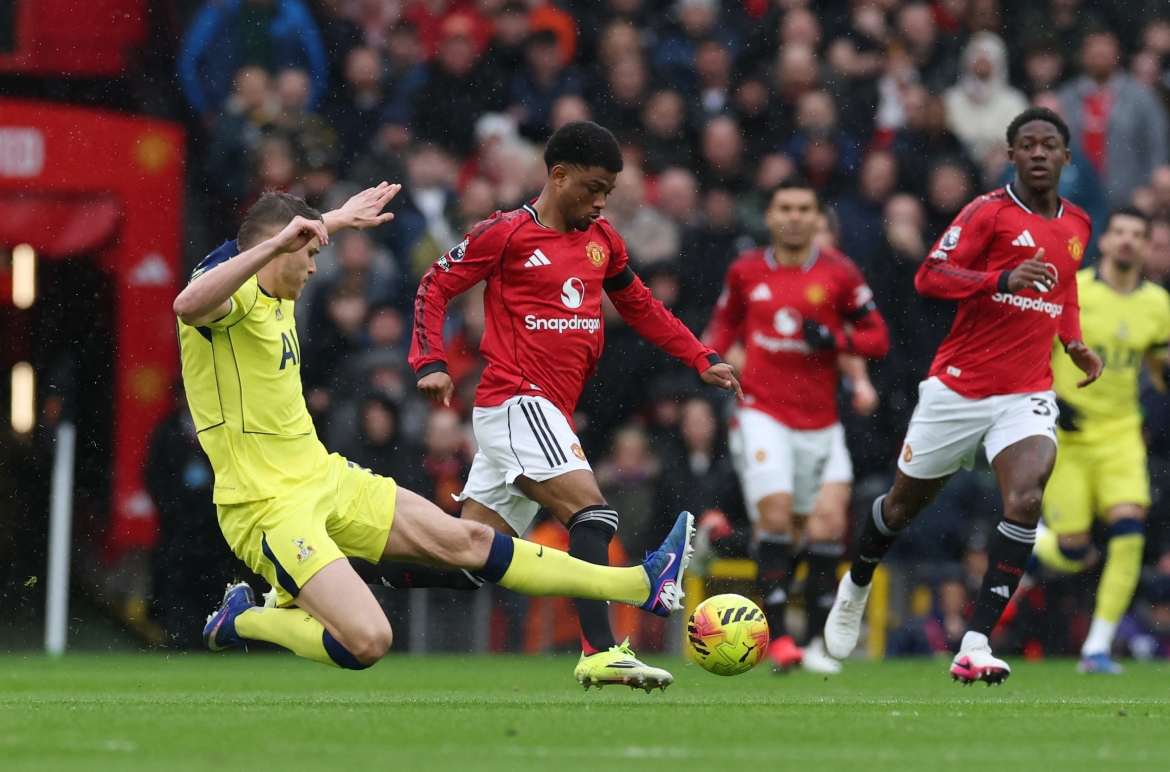 ket qua ngoai hang anh hom nay 7 2 mu danh bai tottenham, noi dai mach thang hinh anh 11