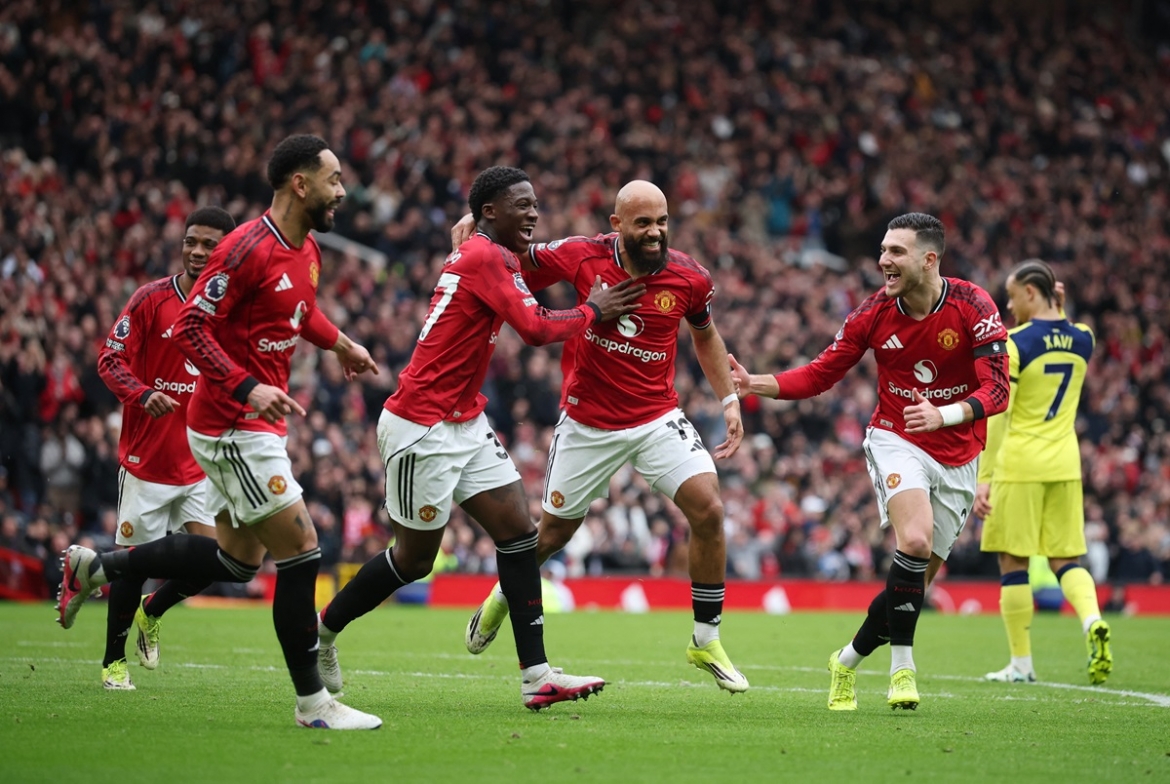 ket qua ngoai hang anh hom nay 7 2 mu danh bai tottenham, noi dai mach thang hinh anh 13