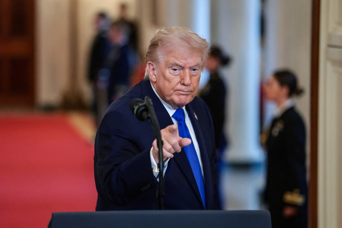 Ông Trump cân nhắc không kích Iran, chờ đánh giá từ các đặc phái viên