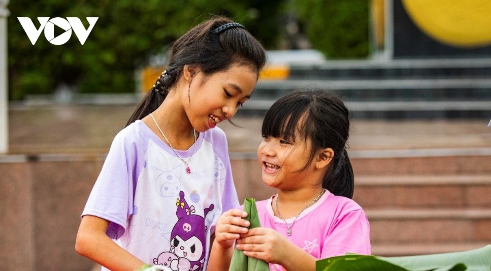 bringing early spring to truong sa picture 13