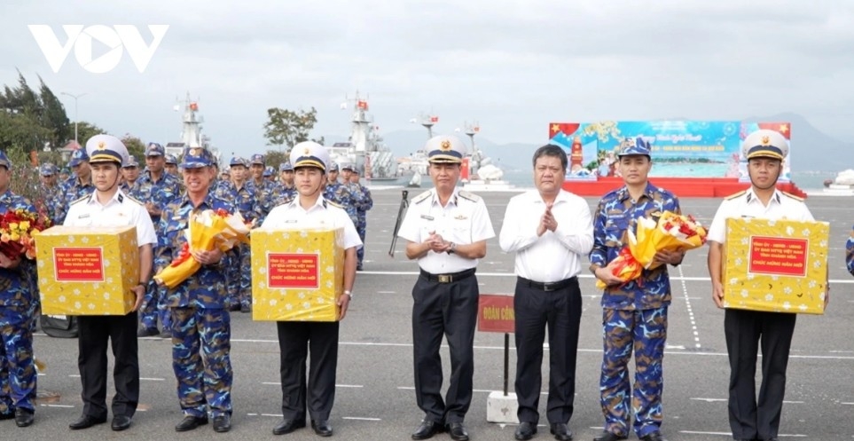 bringing early spring to truong sa picture 4