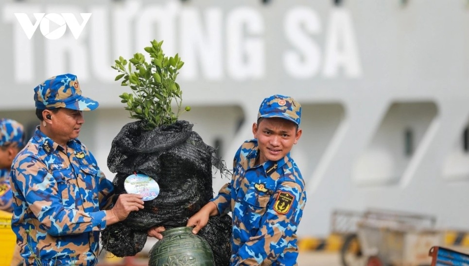 bringing early spring to truong sa picture 5