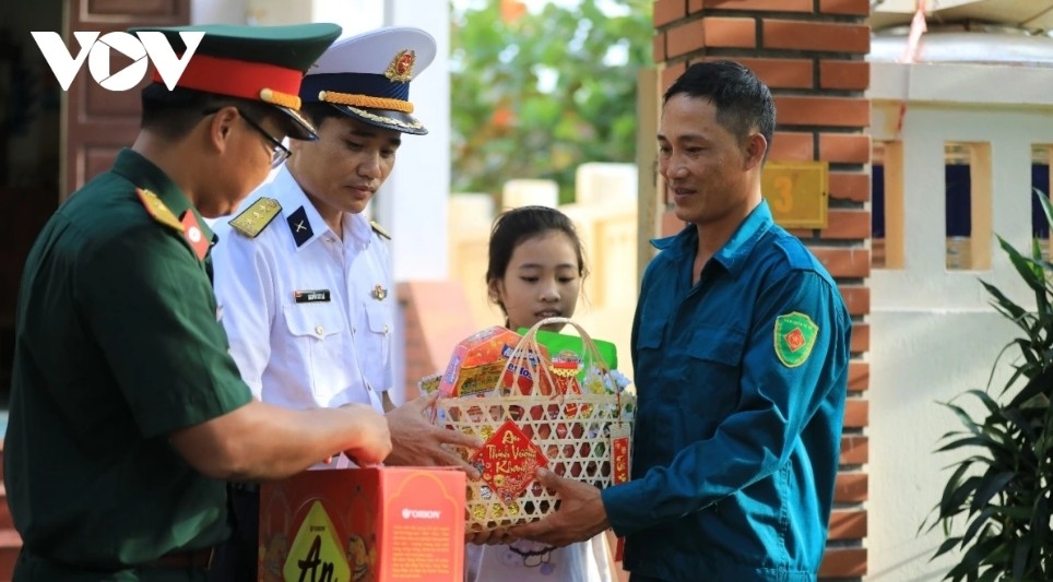 bringing early spring to truong sa picture 7