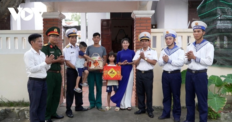 bringing early spring to truong sa picture 8