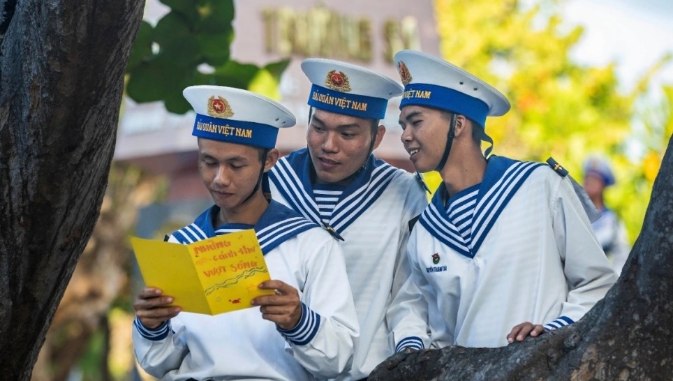 bringing early spring to truong sa picture 9