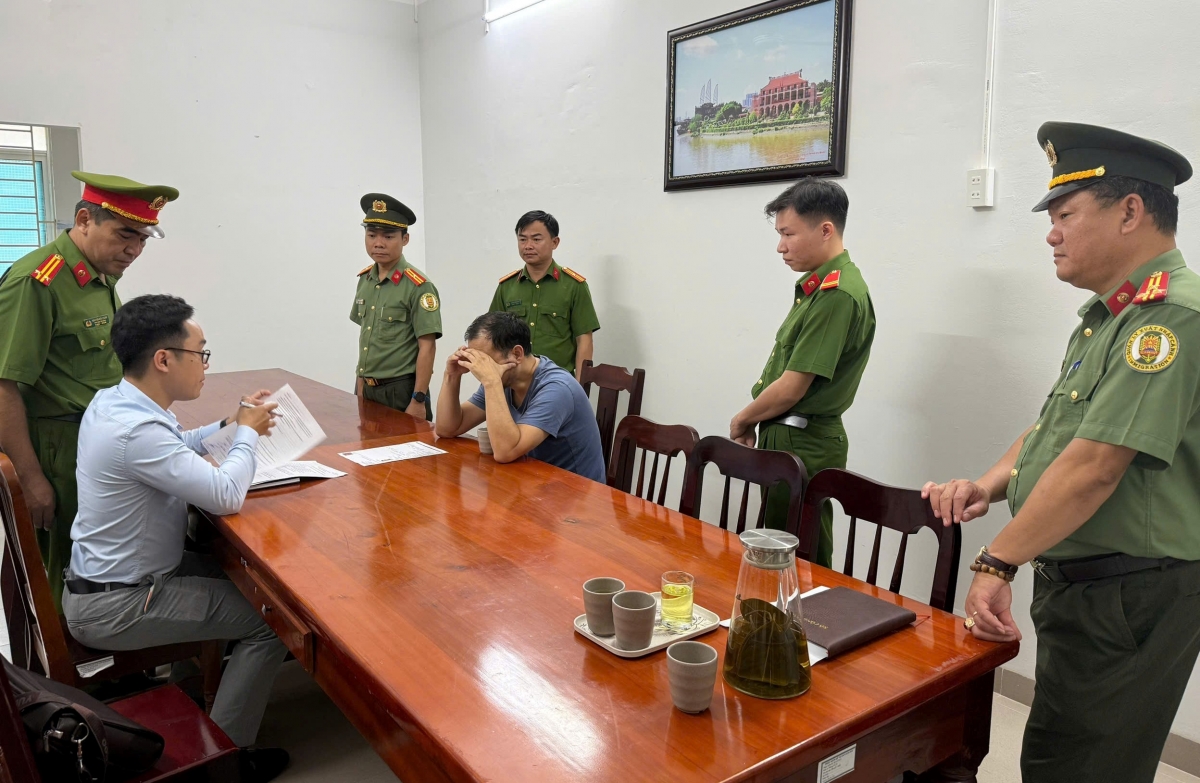 Trục xuất đối tượng bị Interpol truy nã