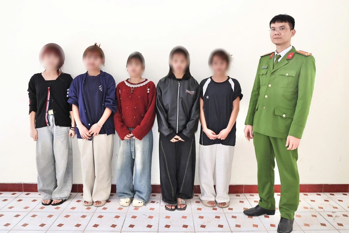 nghe loi nguoi la tren mang, 5 hoc sinh lop 8 bo nha di lam thue hinh anh 1