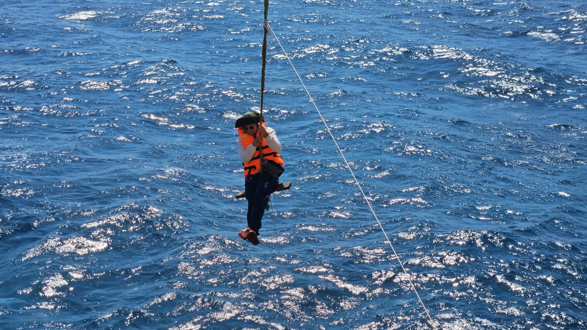 "Đi máy bay trên biển", phút nghẹt thở để chạm tay vào nhà giàn (kỳ 2)