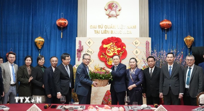 vietnam, laos share festive spirit ahead of lunar new year 2026 picture 1