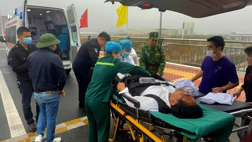 vietnam, china open green lane for ambulance transfer on humanitarian grounds picture 1