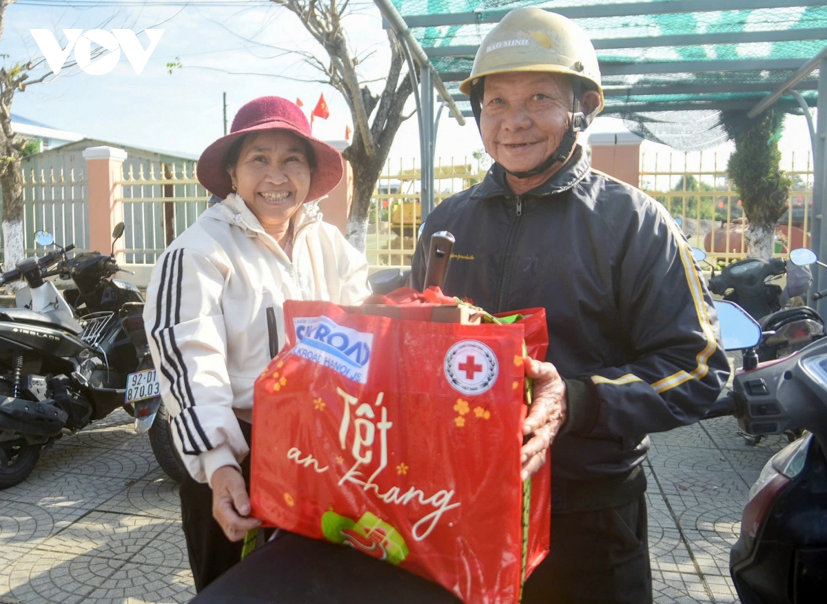 flood-hit communities recover as lunar new year approaches picture 3