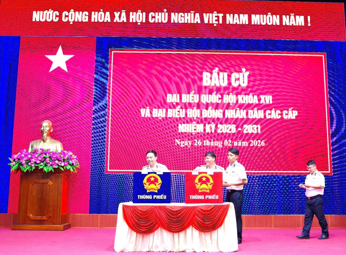 vung 2 hai quan to chuc bau cu som cho hon 400 cu tri tren bien hinh anh 1