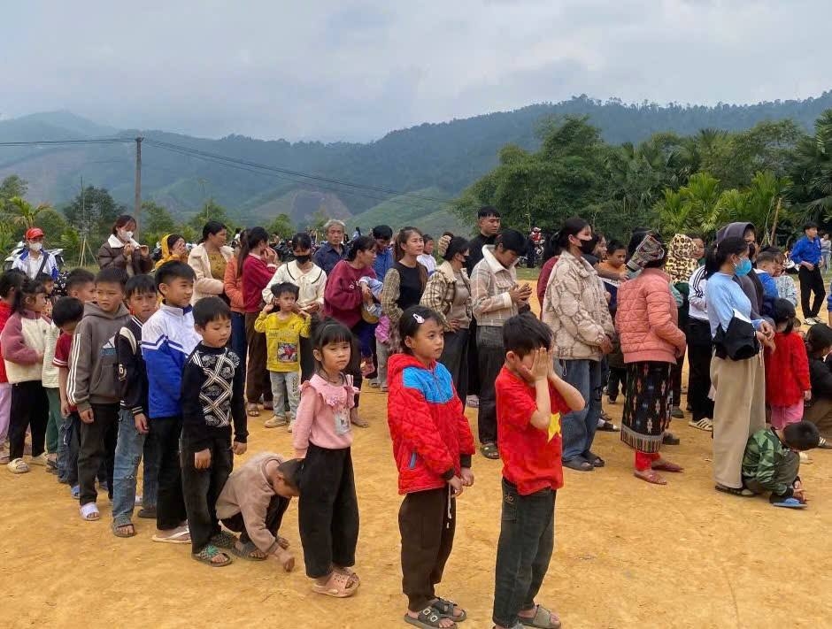 nhung phien cho 0 dong noi phen giau to quoc - gieo mam yeu thuong giua dai ngan hinh anh 4