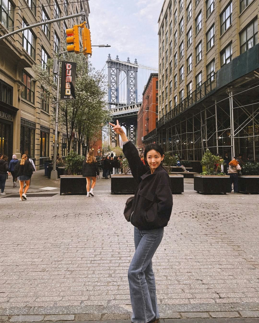 Chân dung cựu thần tượng K-pop rời showbiz để trở thành tiếp viên hàng không