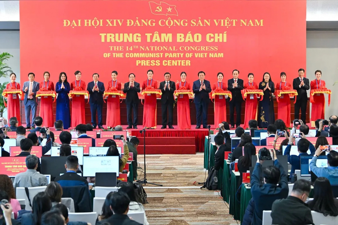chung mot khat vong vuon minh, chung mot su menh phung su hinh anh 4