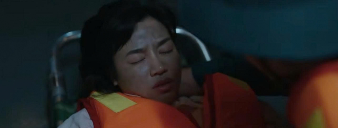 khong gioi han tap 4 kien va loi cung cuu ho tau du lich bi chay hinh anh 4