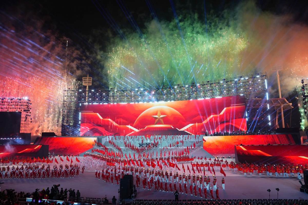 Âm nhạc đồng hành cùng dân tộc hình ảnh 1 Am nhac dong hanh cung dan toc hinh anh 1