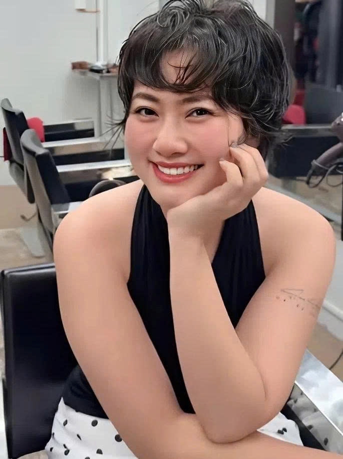 sao viet 13 2 hoa hau khanh van cung chong di cho hoa ngay giap tet hinh anh 6
