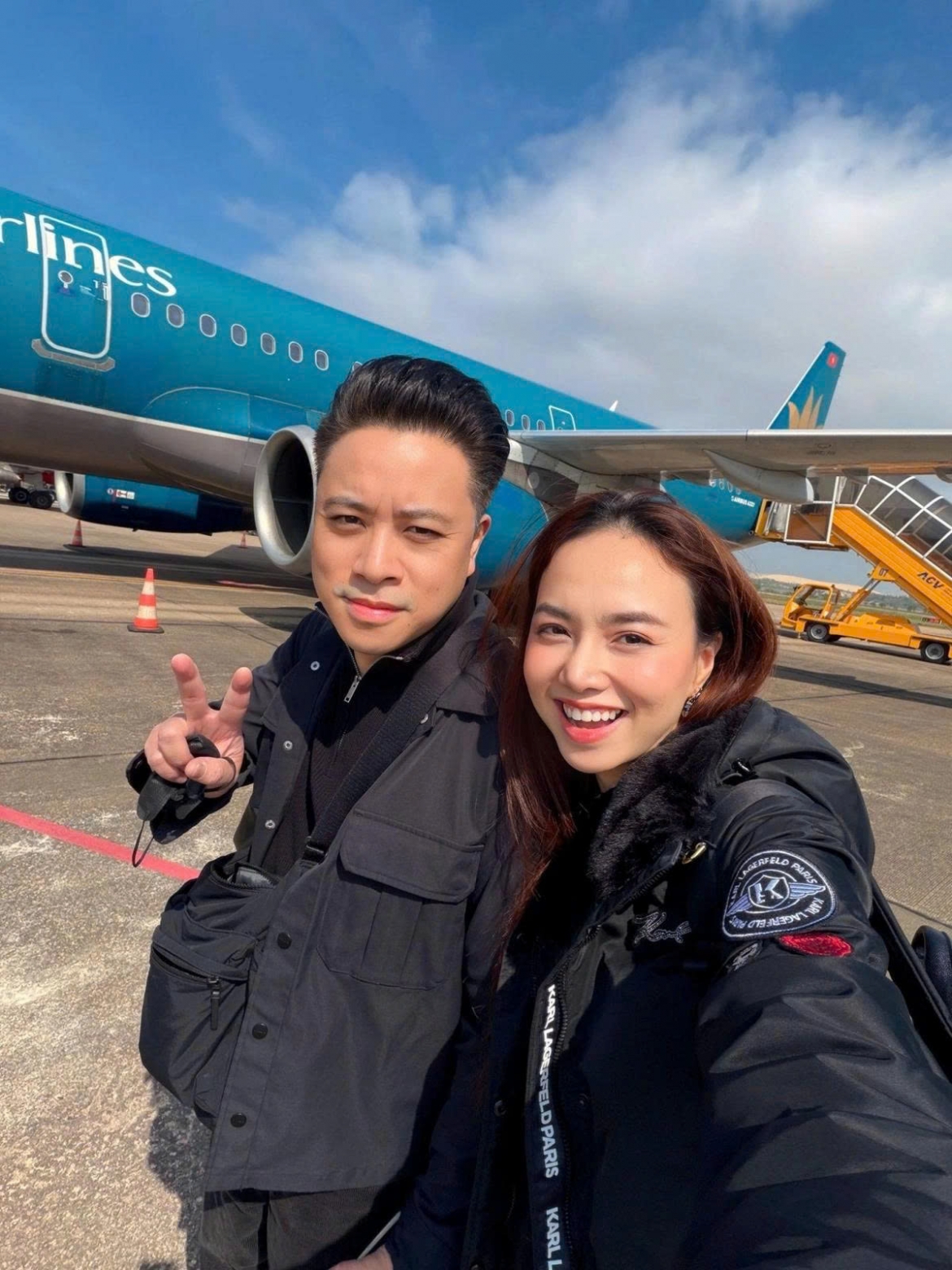 sao viet 13 2 hoa hau khanh van cung chong di cho hoa ngay giap tet hinh anh 4