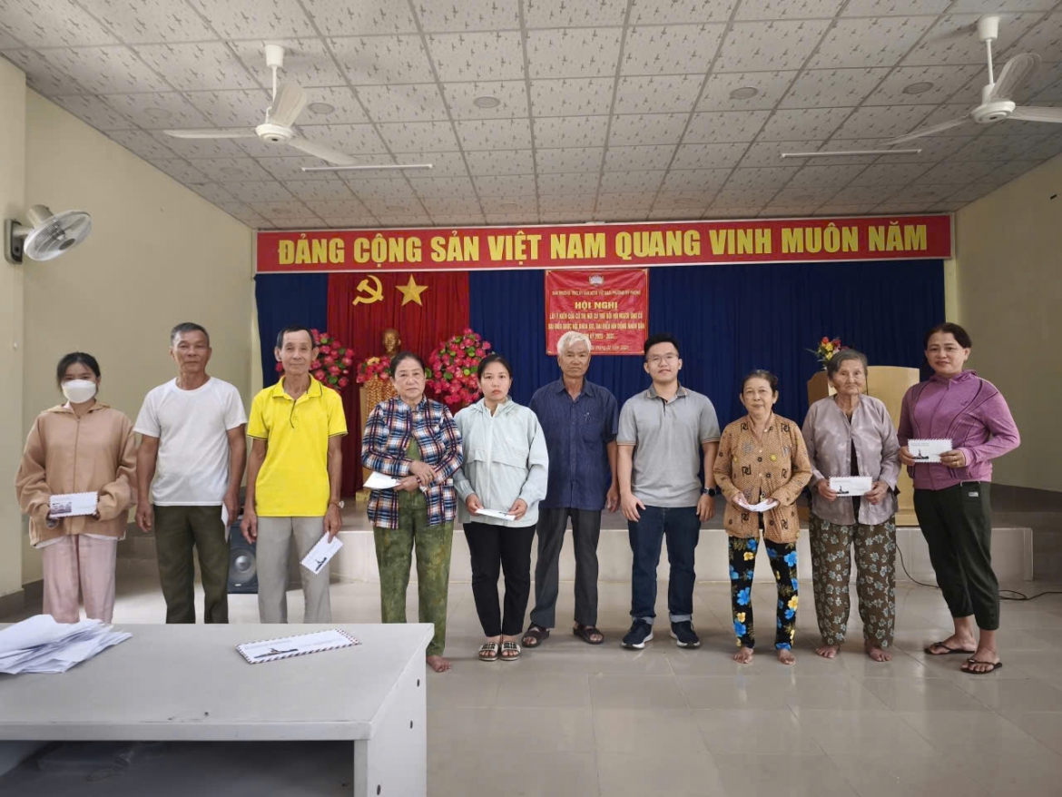 Dong thap trao hon 81.300 phan qua tet den nguoi dan co hoan canh kho khan hinh anh 2