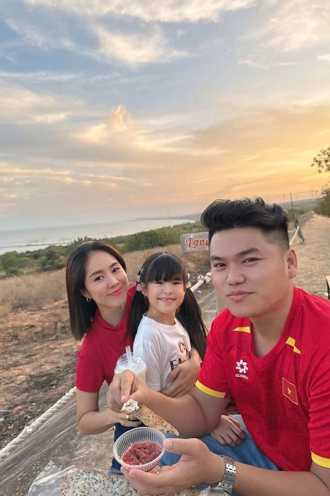 sao viet 14 2 pham huong dien ao dai don tet o my hinh anh 8