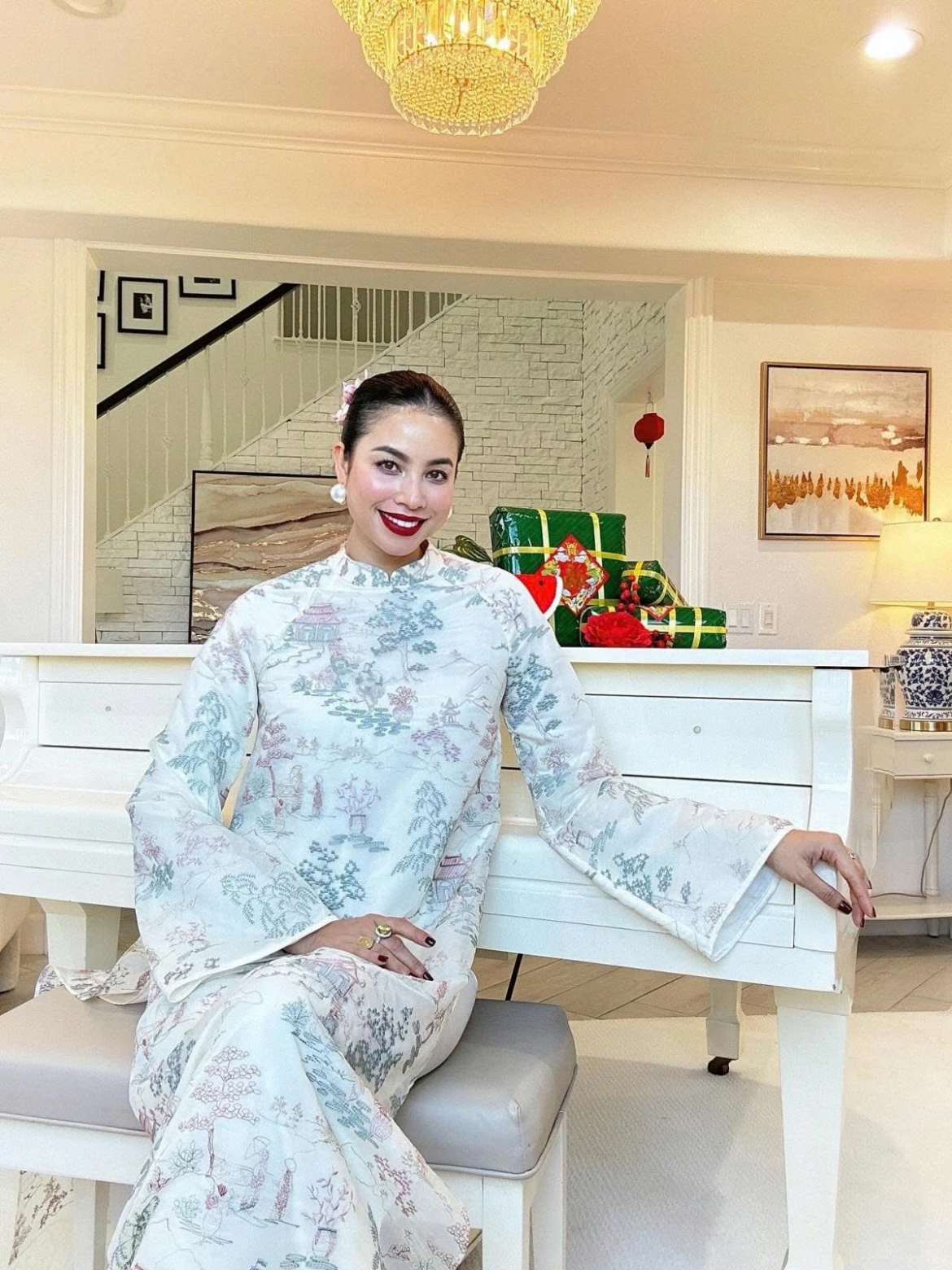 sao viet 14 2 pham huong dien ao dai don tet o my hinh anh 1