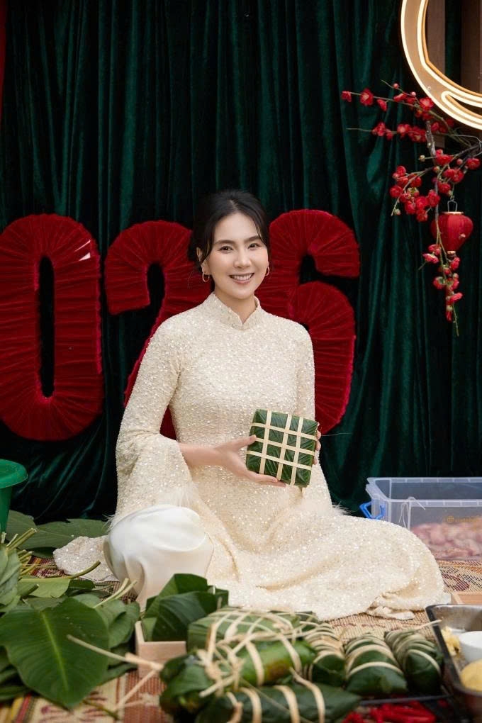 sao viet 15 2 A hau quynh chau khoe bung bau ben chong doanh nhan hinh anh 4