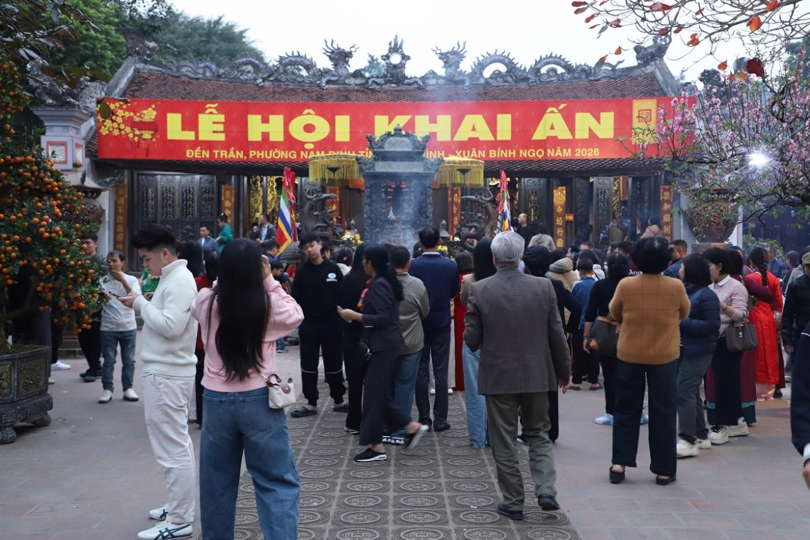 the he z noi buoc ong ba, no nuc do ve Den tran dip tet binh ngo 2026 hinh anh 1