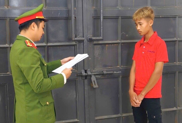 khoi to 2 thanh thieu nien cuop giat tai san cua hoc sinh hinh anh 1