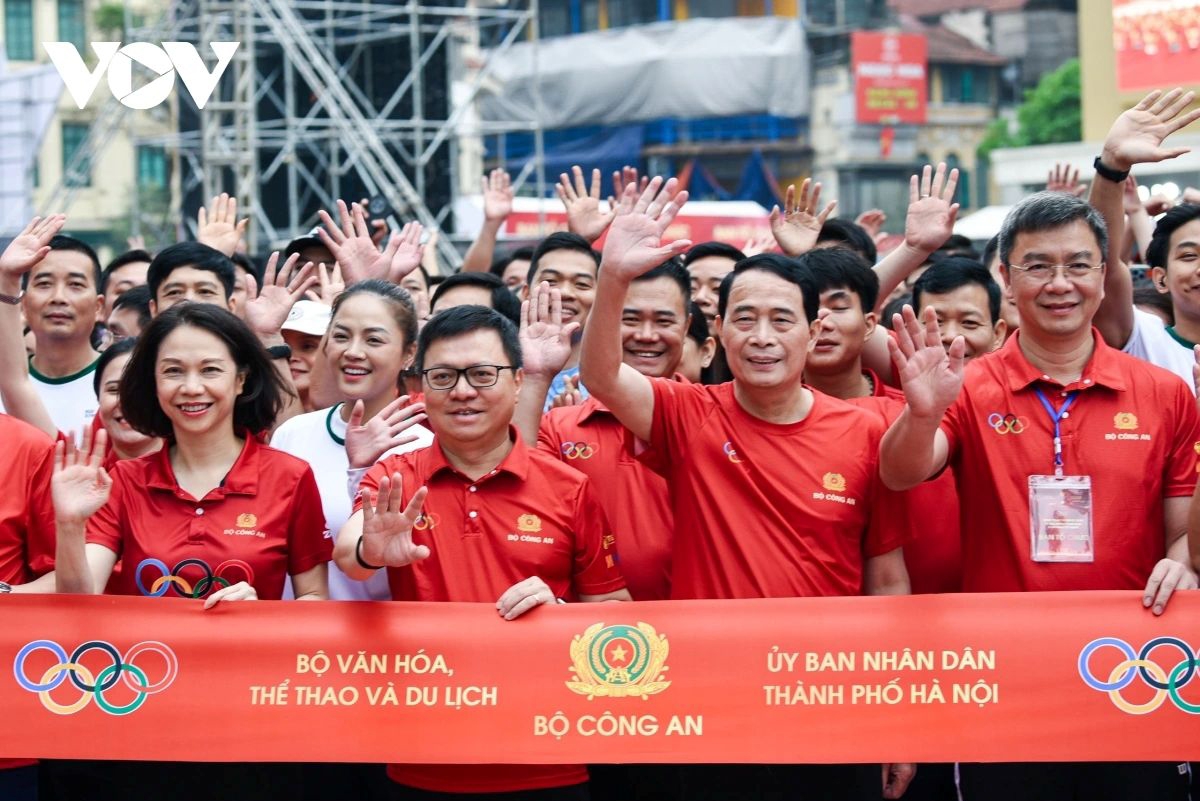 over 1.2 million join largest-ever olympic run for public health in vietnam picture 1