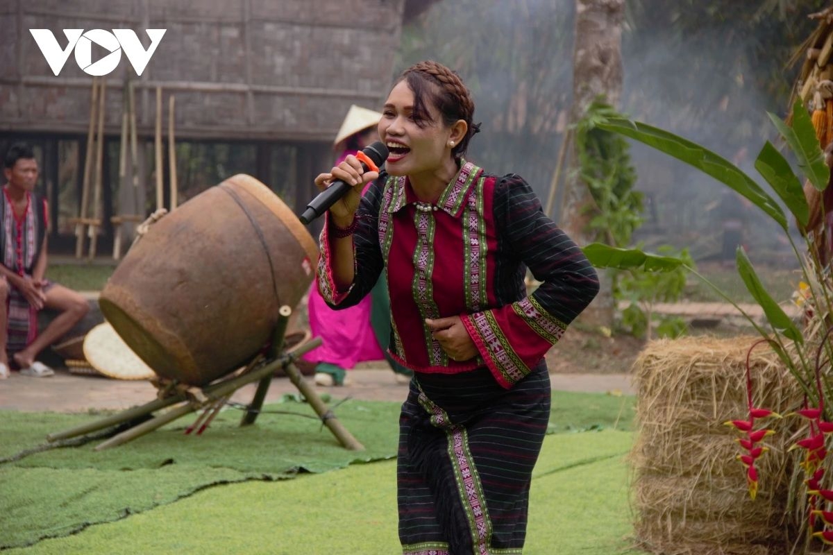 traditional s tieng spring blessing ritual brought to life in the capital picture 1