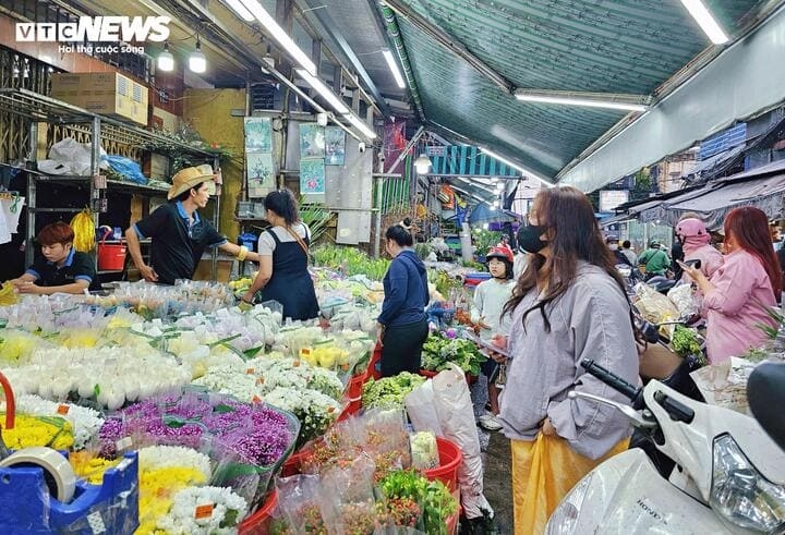 rose prices spike before march 8, traders fear unsold stock picture 1